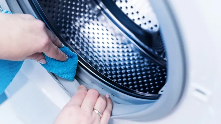Pet znakova da vaša perilica rublja ne odrađuje svoj posao: Evo kako popraviti štetu